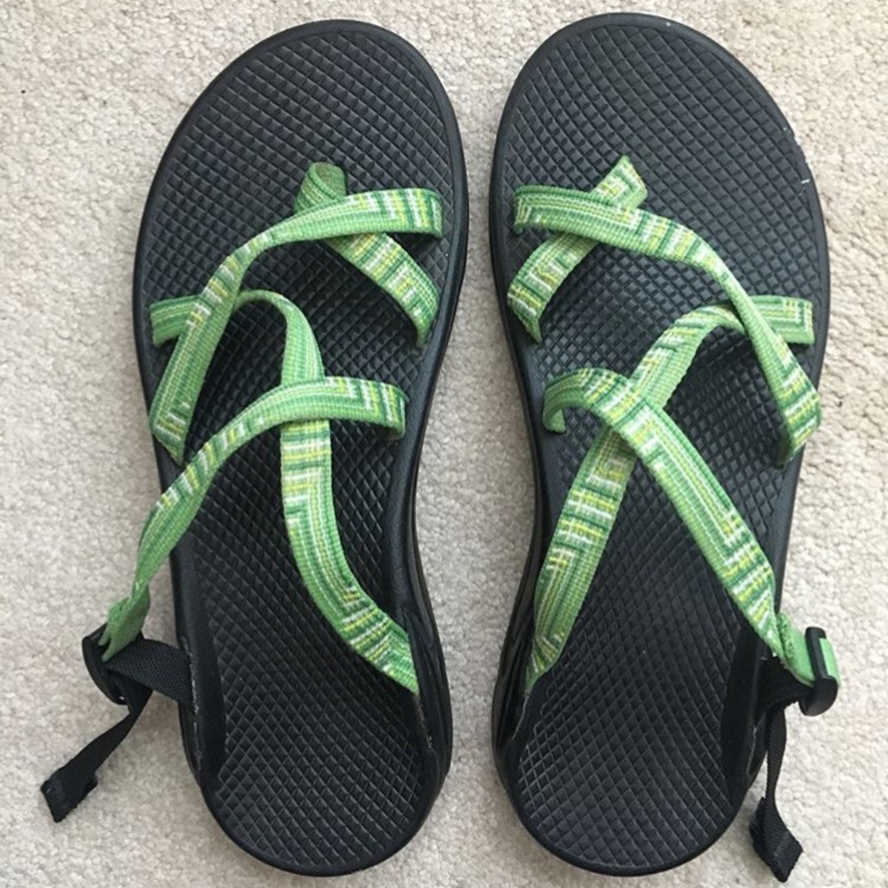 BARELY WORN Chacos